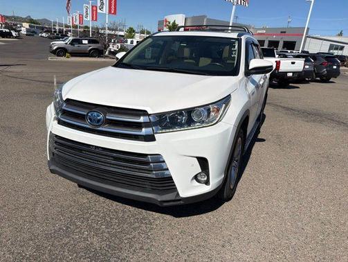 Blizzard Pearl 2019 Toyota Highlander Hybrid Platinum