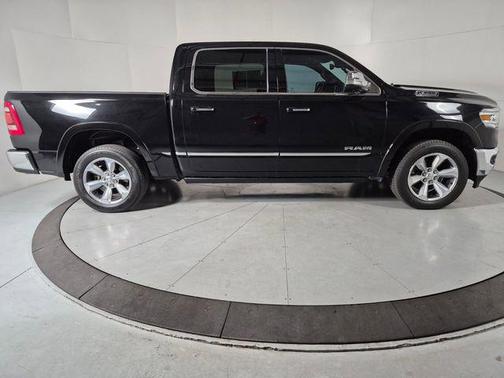 Diamond Black Crystal Pearlcoat 2021 RAM 1500 Limited