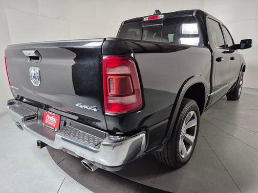 Diamond Black Crystal Pearlcoat 2021 RAM 1500 Limited