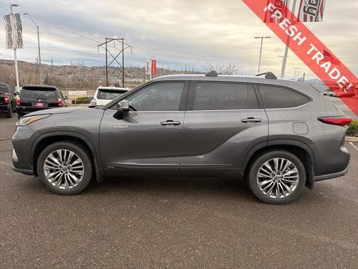2021 Toyota Highlander Hybrid Platinum