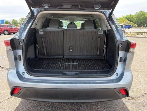 Moon Dust 2024 Toyota Highlander XLE
