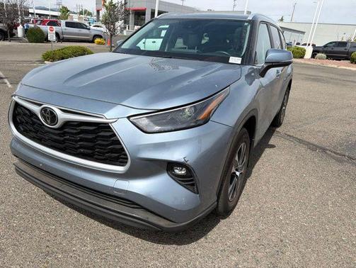 Moon Dust 2024 Toyota Highlander XLE