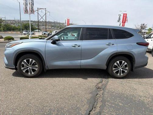Moon Dust 2024 Toyota Highlander XLE