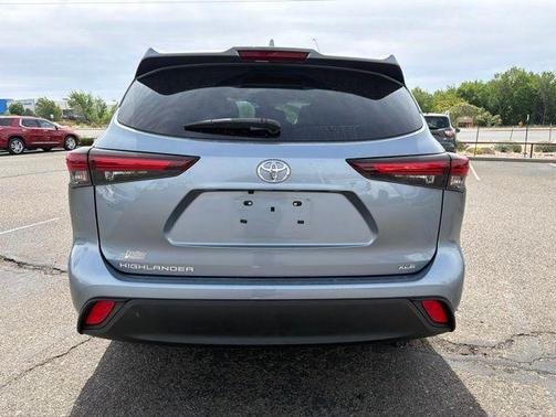 Moon Dust 2024 Toyota Highlander XLE