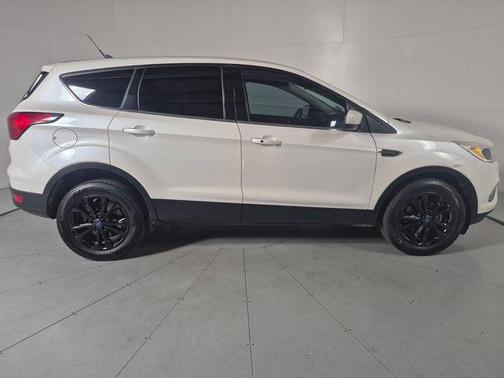 White Platinum Clearcoat Metallic 2019 Ford Escape SE