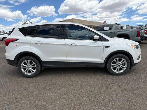 White Platinum Clearcoat Metallic 2019 Ford Escape SE
