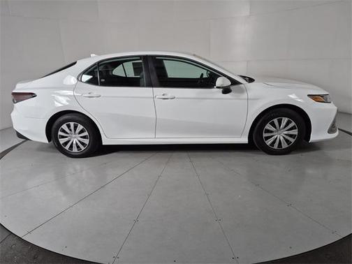 2024 Toyota Camry Hybrid LE