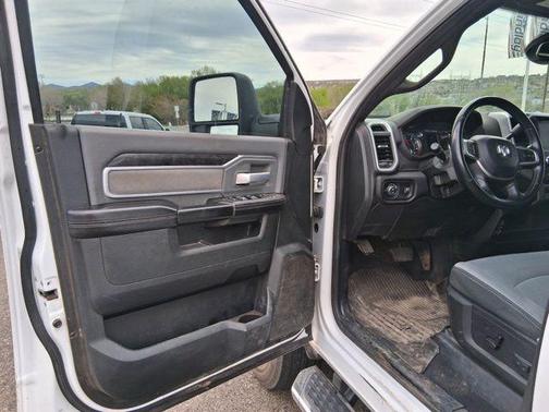 2023 RAM 2500 Big Horn Crew Cab 4x4 6'4' Box