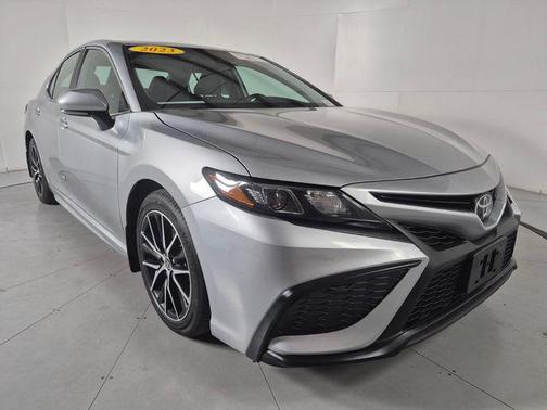 Celestial Silver Metallic 2023 Toyota Camry SE