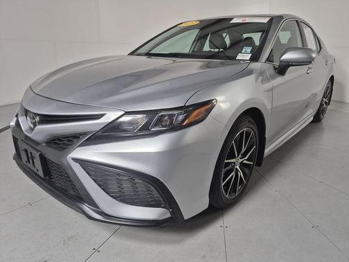 Celestial Silver Metallic 2023 Toyota Camry SE