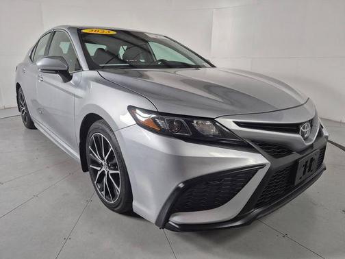 Celestial Silver Metallic 2023 Toyota Camry SE
