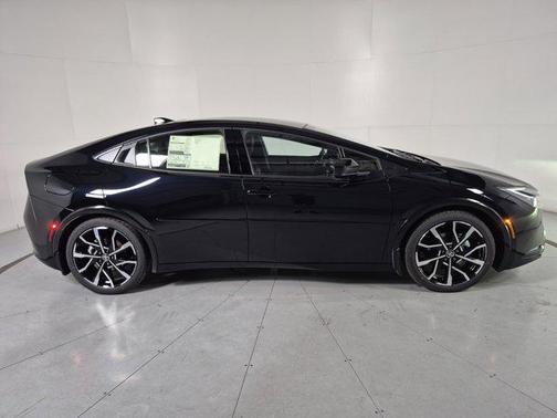 2025 Toyota Prius L