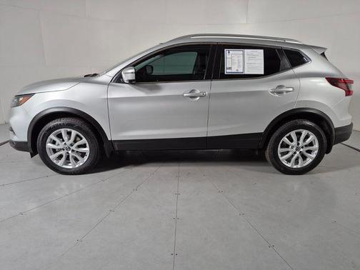 Brilliant Silver Metallic 2022 Nissan Rogue Sport SV
