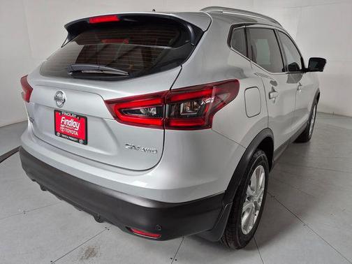 Brilliant Silver Metallic 2022 Nissan Rogue Sport SV