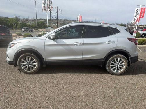 Brilliant Silver Metallic 2022 Nissan Rogue Sport SV