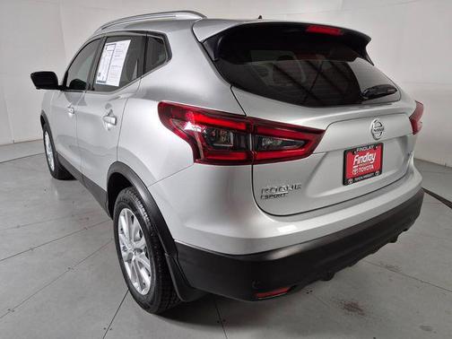 Brilliant Silver Metallic 2022 Nissan Rogue Sport SV