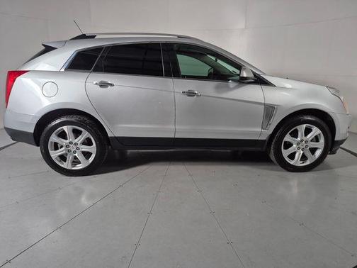 Radiant Silver Metallic 2016 Cadillac SRX Performance Collection