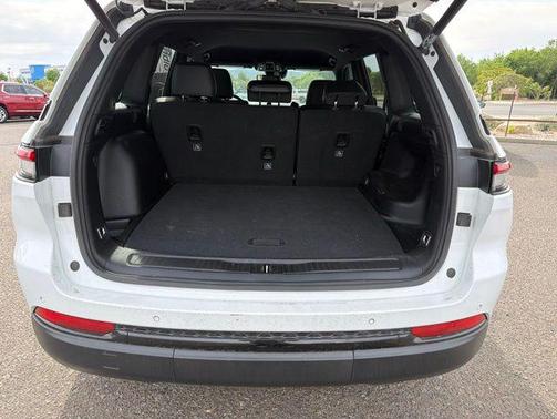 Bright White Clearcoat 2023 Jeep Grand Cherokee Altitude