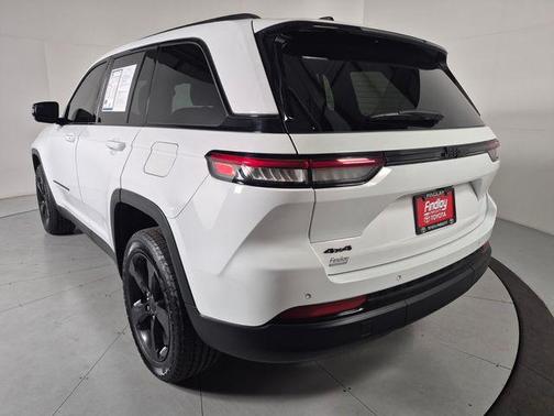 Bright White Clearcoat 2023 Jeep Grand Cherokee Altitude
