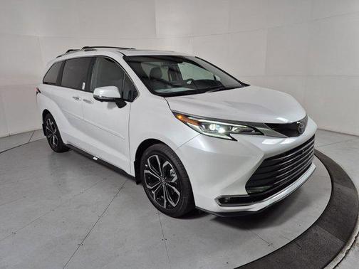 2025 Toyota Sienna Platinum 7 Passenger