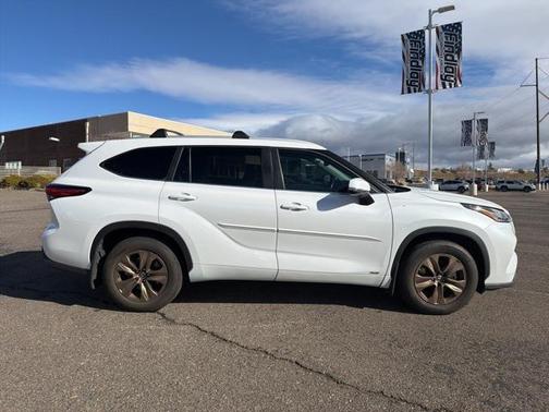 2023 Toyota Highlander Hybrid XLE