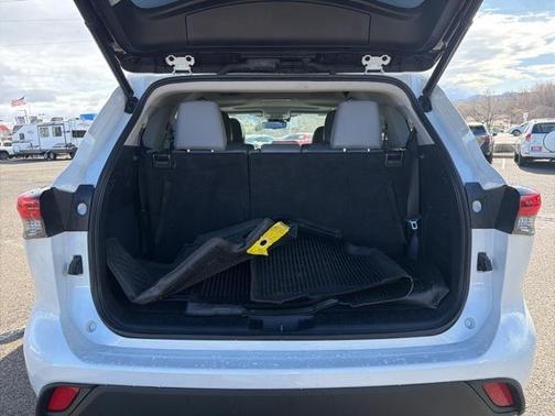 2023 Toyota Highlander Hybrid XLE