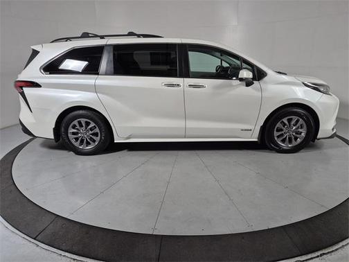 2021 Toyota Sienna XLE 7 Passenger