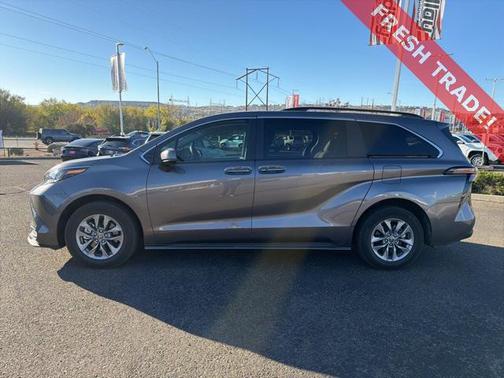 2024 Toyota Sienna LE