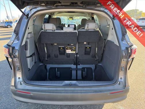 2024 Toyota Sienna LE