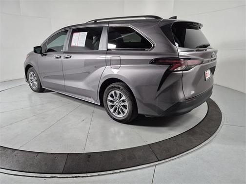 2024 Toyota Sienna LE