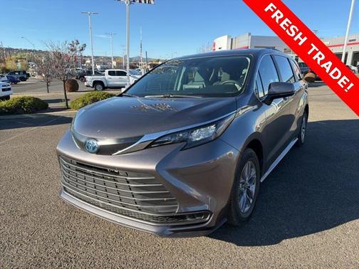 2024 Toyota Sienna LE