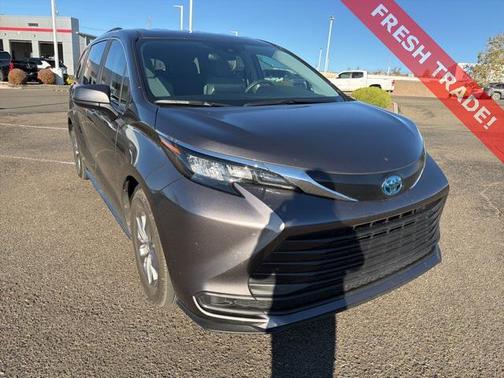 2024 Toyota Sienna LE