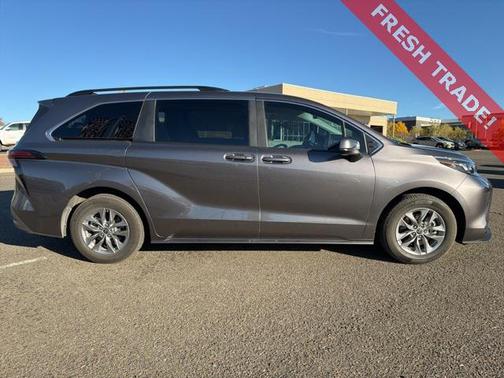 2024 Toyota Sienna LE