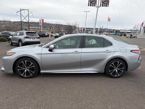 2019 Toyota Camry Hybrid SE