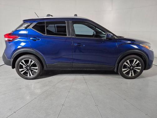 Deep Blue Pearl 2018 Nissan Kicks SV