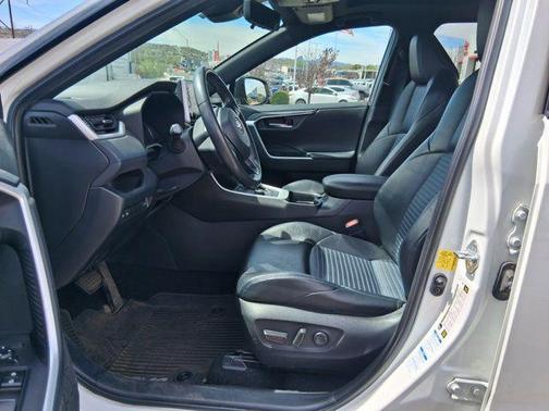 2020 Toyota RAV4 Hybrid SE