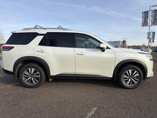 2023 Nissan Pathfinder SL 4WD