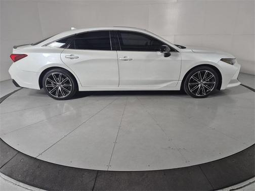2019 Toyota Avalon XSE