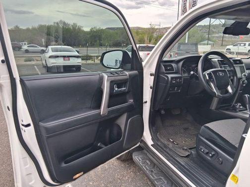 Super White 2020 Toyota 4Runner SR5