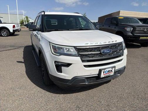 White Platinum 2018 Ford Explorer XLT