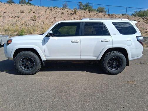 Super White 2018 Toyota 4Runner SR5