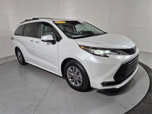 2023 Toyota Sienna XLE 8 Passenger