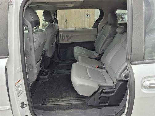 2023 Toyota Sienna XLE 8 Passenger