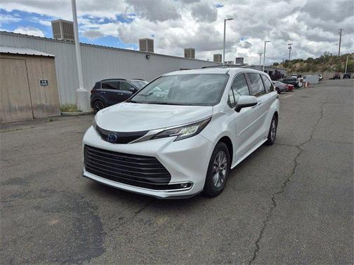 2023 Toyota Sienna XLE 8 Passenger