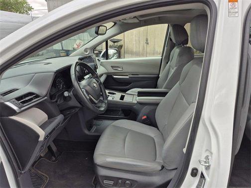 2023 Toyota Sienna XLE 8 Passenger