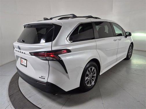 2023 Toyota Sienna XLE 8 Passenger
