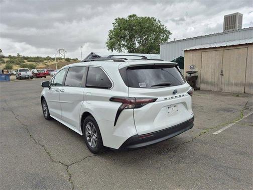 2023 Toyota Sienna XLE 8 Passenger