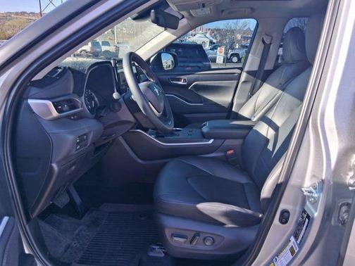 2025 Toyota Highlander XLE