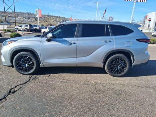 2025 Toyota Highlander XLE