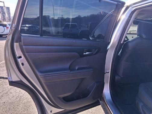 2025 Toyota Highlander XLE